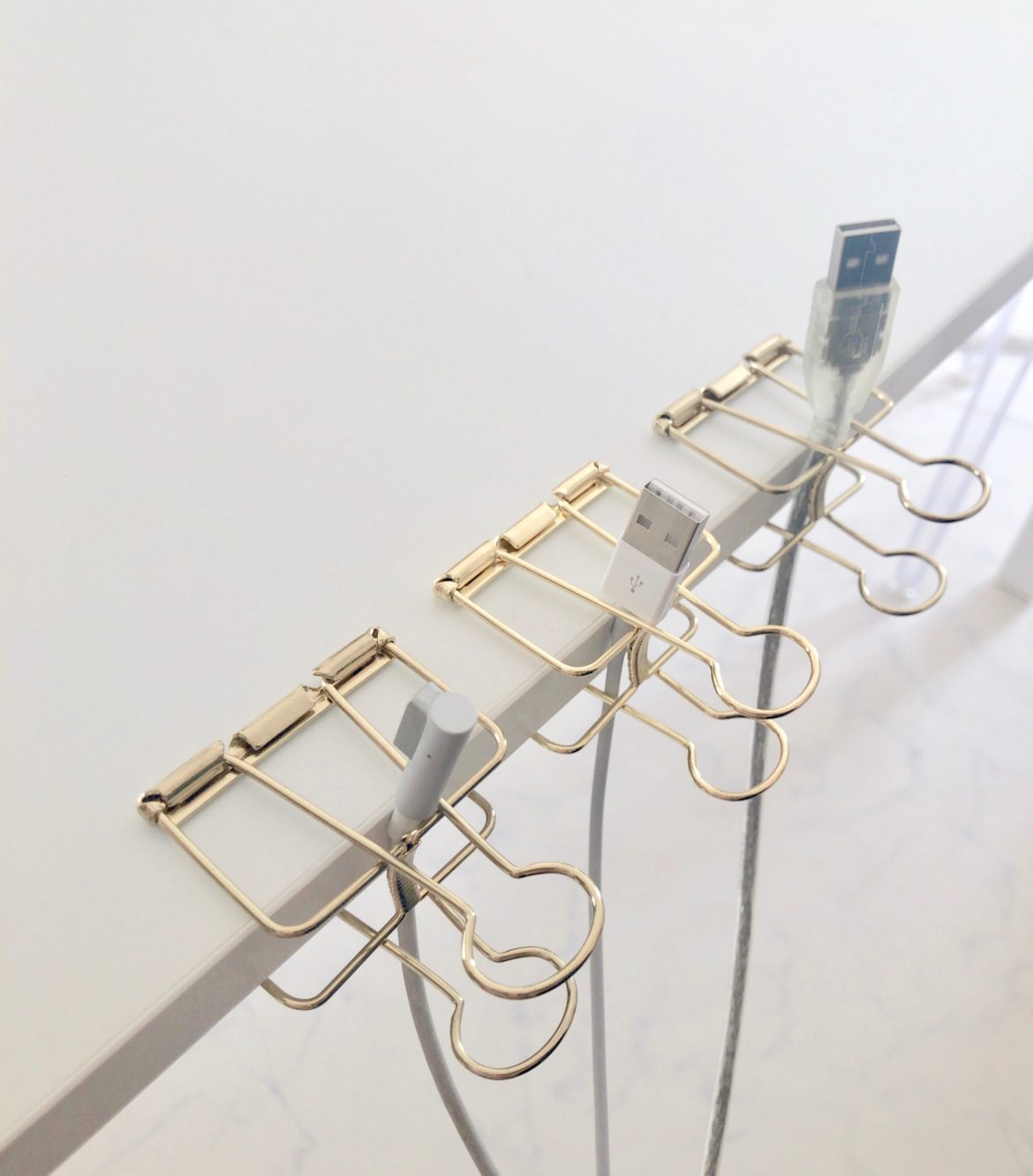 ikea,melltorp,デスク,テーブル,コード,クリップ,ケーブル