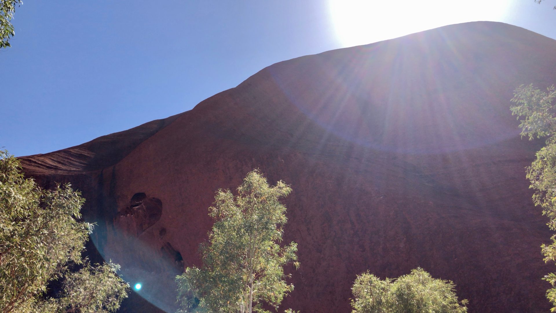 魂を揺さぶるエアーズロックへ is OTHER